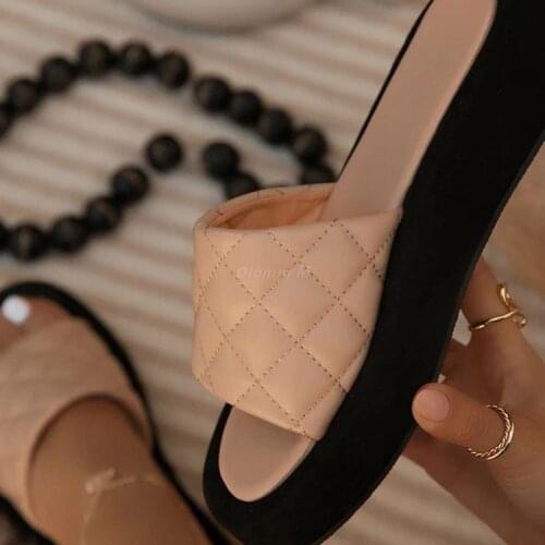 Hot autumn and winter thick-soled diamond slippers casual and comfortable plaid round head flat-bottomed large size ladies slip