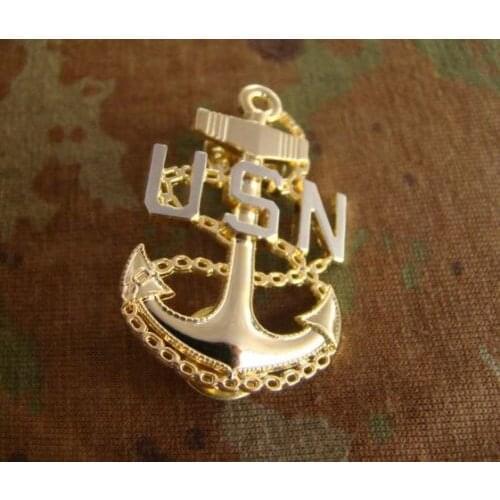 WWII US UNITED STATES NAVY CHIEF PETTY OFFICER LAPEL HAT PIN BADGE