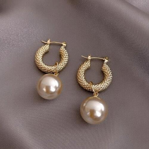 Trendy Metal Circle Hoop Earrings Big Simulated Pearl Ball Pendant Earrings For Women Fashion Exaggeration Ear Jewelry Accessory