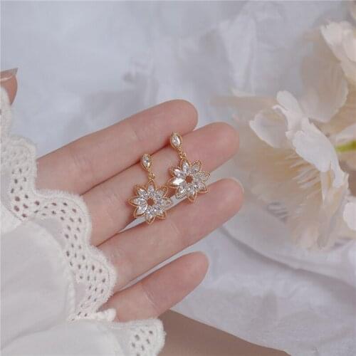 Dainty Korean Flower Earrring For Women Bling AAA Zirconia Hollow Lace Stud Earring Wedding Brincos Bijoux Gift