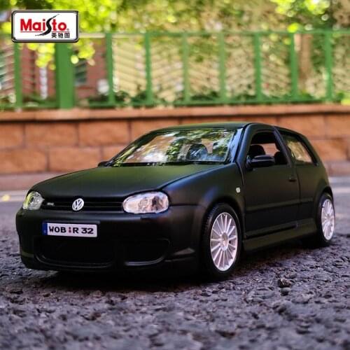 1:24 Volkswagens Golf R32 Alloy Sports Car Model Diecasts Metal Toy Vehicles Car Model High Simulation Collection Childrens Gift