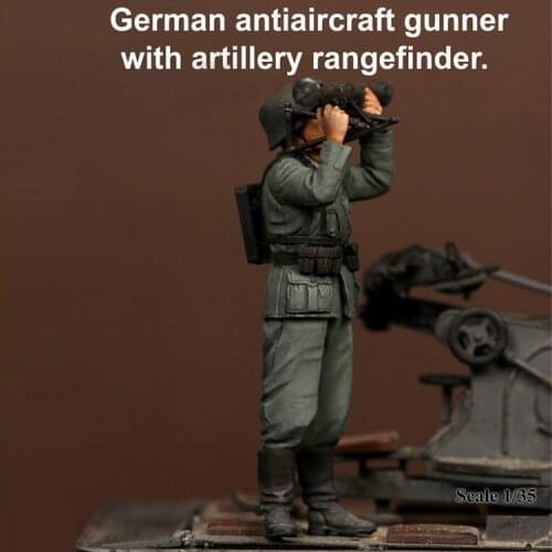 Crazy King1/35 resin soldier model German air defense ranger hand to do gk white model World War II military 237