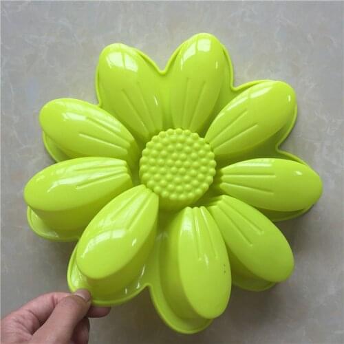 9 Petals with Stamens In The Middle of The Cake Mold Xg728