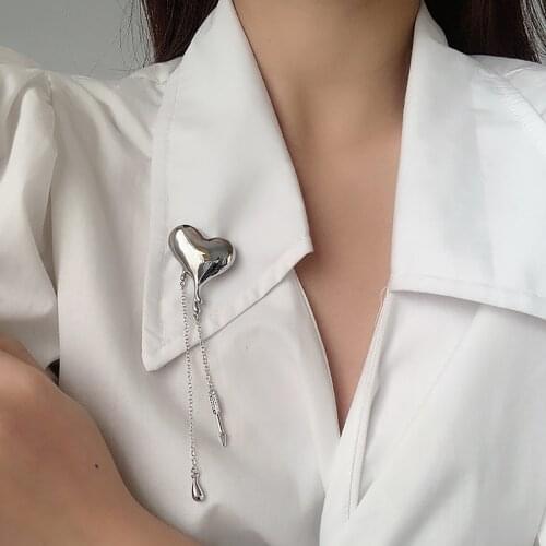 AENSOA New Hot Sale Korea Creative Heart Shape Brooch Pin Gold Silver Color Love Heart Pin Backpack Lapel Jewelry Causal Brooch