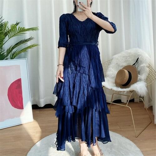 Pleated dress women 2021 spring new Miyake pleated v-neck dress Western style was thin five-point sleeve bohemian long dress