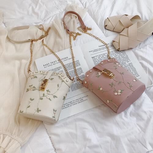 Chuwanglin Crossbody Bags Women Luxury Handbags Designer Ladies Hand Flowers Embroidery Pearl Shoulder Messenger Bag 7091101