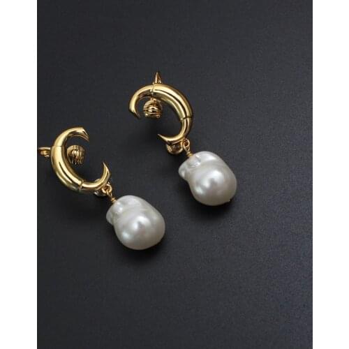 C-letter Pearl Earring Simple Design Personality Fashion for Women Shell Pearl Earring Jewelry