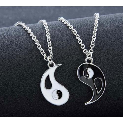 2Pcs/Set Best Friend Necklace Yin Yang Hollow Pendant Splits Matching Necklaces Pendants Friendship Jewelry H9