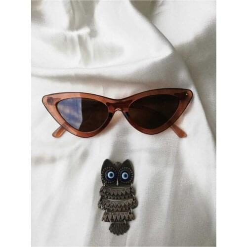 2021 New Fashion Women Brown Vintage Bone Framed Famous Luxury Brand Designer Sexy Design Retro Triangle Cat Eye Sunglasses