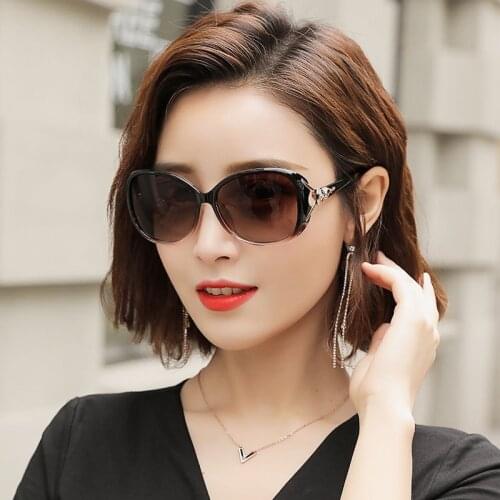 Auto Sunglasses Womens UV400 Mirror Glasses Round Face Sunglasses Trendy Fashion Anti-UV Glasses Car Accessories