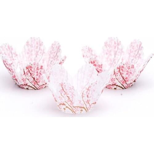 Paper cake molds, whether for presentation or baking