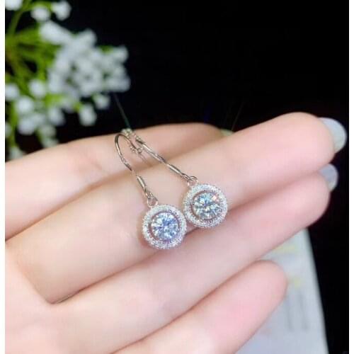 Moissanite Now the worlds most popular jewelry 925 Sterling silver, classic design, girl ear nails, fashion design