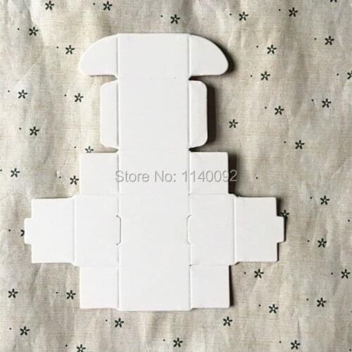 Free shipping 30pcs a lot 4x4x2.5cm white paper casket/candy case/packing box/top grade gift case/useful snack case