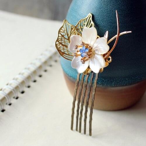 White Shell Flower Hair Comb Gold Leaves Hair Pins Elegant Wedding Accessories Vintage Hair Ornaments