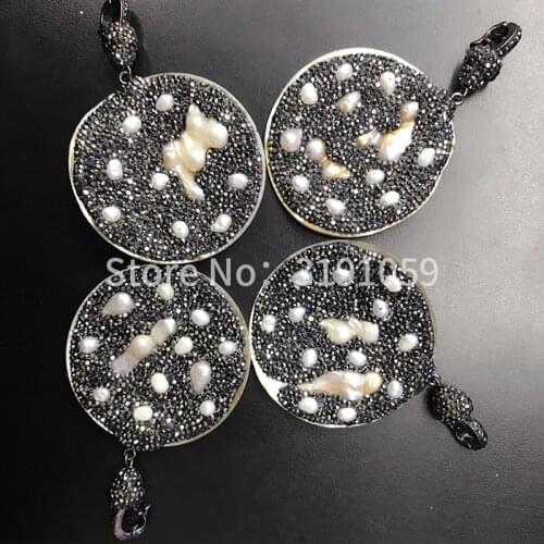 Natural pearl oyster shell pendant round fashion jewelry beautiful jewelry makes a package of about 120 grams