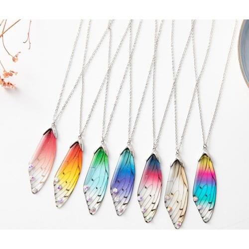 Rainbow Gradient Clear Resin Butterfly Pendant Necklace for Women Girl Gold Color Alloy Simulation Wing Choker Necklaces Gifts