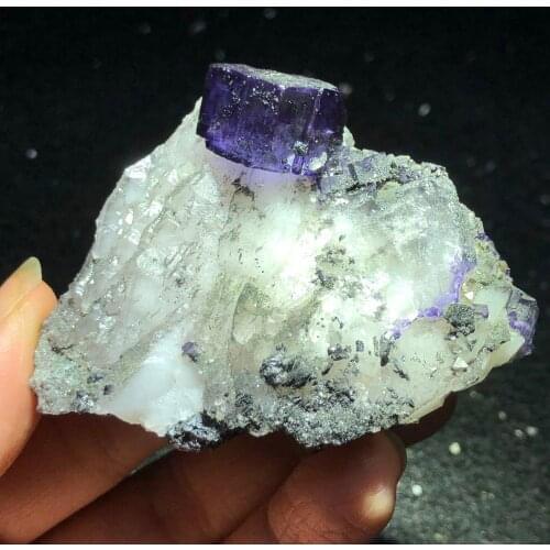 94.8gNatural purple fluorite and crystal wolframite brass mineral stone home decoration repair wheel pattern teaching collection