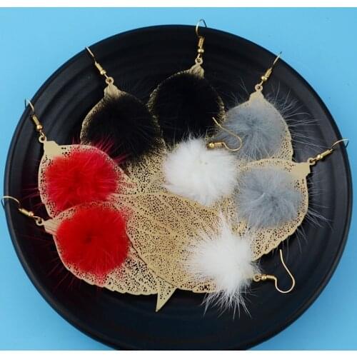 Fashion New Bohemian Hollow Leaf Alloy Plush Ball Pendant Drop Earring for Women Party Jewelry Accessories