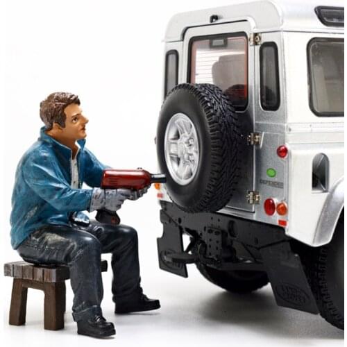 Figure Doll 1/18 Repair Shop Scene Car Model parts Display Resin Standing Car Repair Dolls Model Toys For Collection