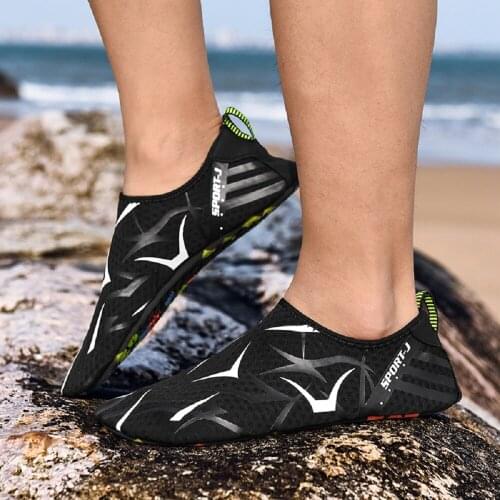 Summer Unisex Water Shoes Men Women Breathable Aqua Shoes Mesh Sneakers Beach Slippers Couple Upstream Swimming Diving Sandals