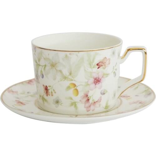 Luxury Coffee Cup and Saucer Set Japanese Bone China Porcelain Tea Cup and Saucer Turkish Tazas Ceramica Kitchen Supplies AB50BZ