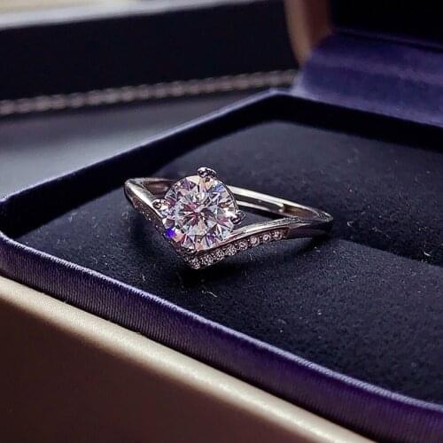 Huitan V-shaped Women Rings with AAA Cubic Zirconia for Wedding Engagement Party Good Quality Statement Jewelry Wholesale Bulk