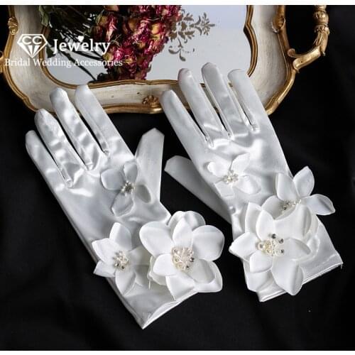 CC Satin Gloves Wedding Accessory for Women Bridal Dress Engagement Jewelry Flower Shape Finger Gants High Quality Mittens QS99