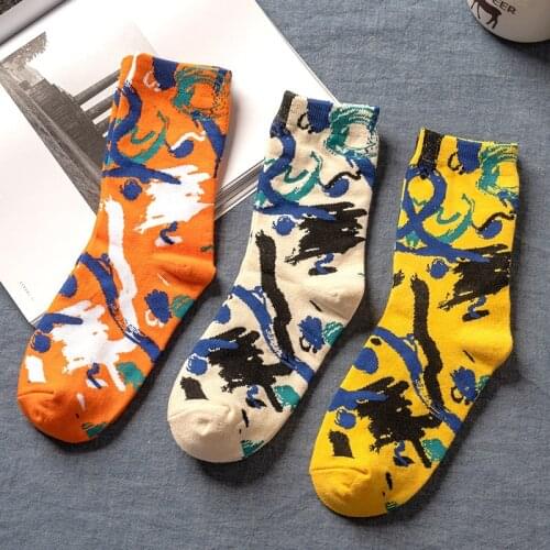New Arrive Soft Cotton Graffiti Pattern Man Bright Colored Breathable Street Fashion Hip Hop Skateboard Sport Crew Tube Socks
