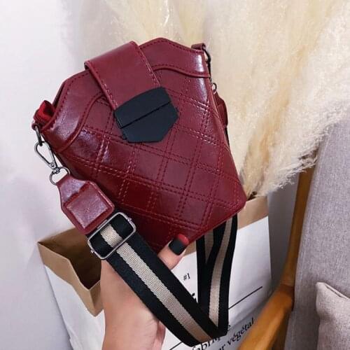 Advanced Texture Small Crossbody Lipstick Bags Shoulder Messenger Handbags Fashion Joker Wide Strap Lock Bucket Womens Satchels