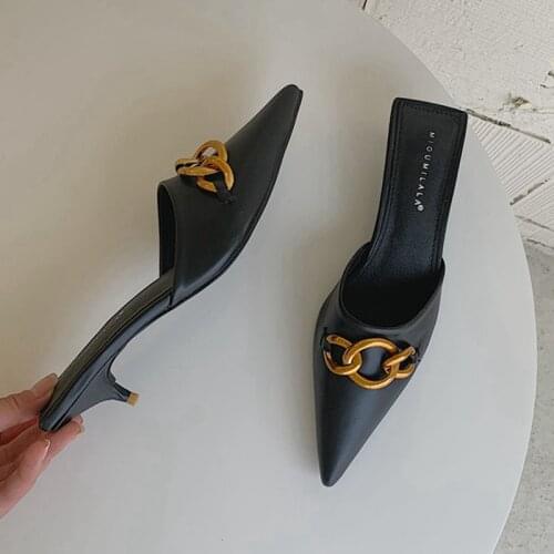 2020 Brand Designer Women Slippers Thin Low Heel Slip On Mules Fashion Metal Chain Slides Pointed Toe Summer Casual Slides Shoes