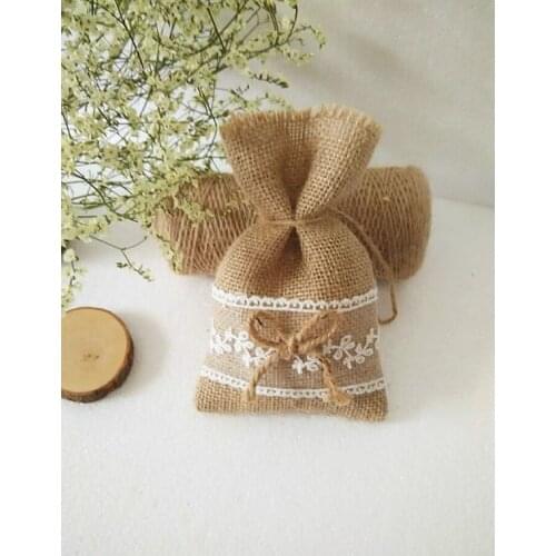 Free Shipping 50pcs/lot Size 10x16.5CM Rustic Small Candy Jute Sacks Handmade Burlap Lace Bags Wedding Gifts Favor Pouch Bags
