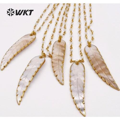 WT-JN034 Wholesale custom Natural Shell Necklace Pendant Feather Shape Adorable With Gold Electroplated for Women Necklaces