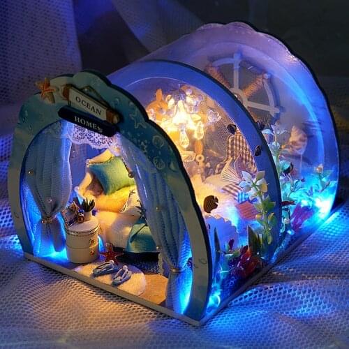 Handmade DIY Mini Doll House 3D Wooden Garden Ocean Room Assembling Toy Dust Cover Creative Birthday Gift Doll House