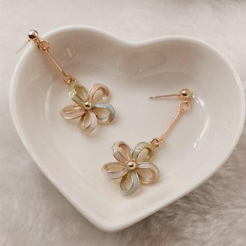 Korean version of the new sweet enamel flower earrings female fashion and elegant party wedding gift