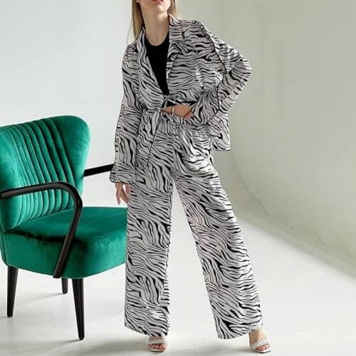 Zebra Stripes Print Trouser Suits Lace Up Long Sleeve Women Pajama Sets Turn Down Collar Sleepwear Elastic Waist Pants Tracksuit
