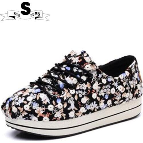 Women Flat Platform Shoes Floral Colors Moccasin zapatos mujer Womens Platform Slip On For Ladies Walking Shoes Thick Bottom