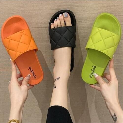2021 Bathroom Slippers Women EVA Soft Soled Indoor Home Ladies Slides Casual Candy Colors Summer Platform Shoes Non-slip Female