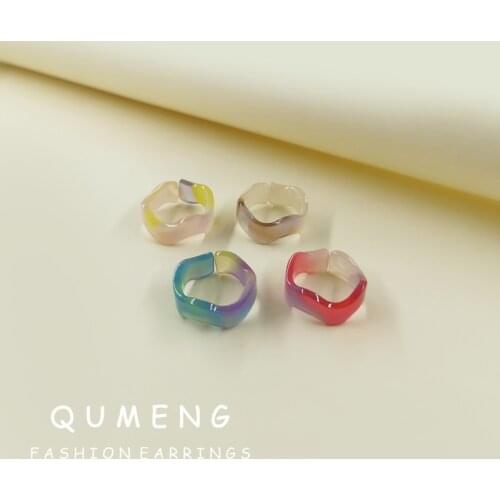 QUMENG Creative Fashion Unique Colorful Gradient Acrylic Acid Plate Waving Geometrically Irregular Ring For Women Party Gifts