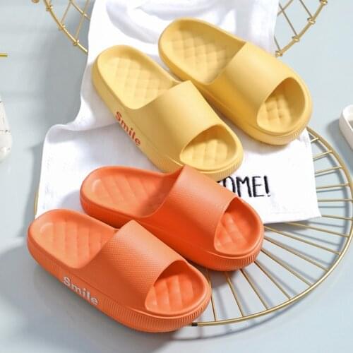 Summer New Anti-slip Woman Bathroom Slippers Soft EVA Thick Platform Indoor Shoes Smile Pattern Sandals For Man Zapatos De Mujer