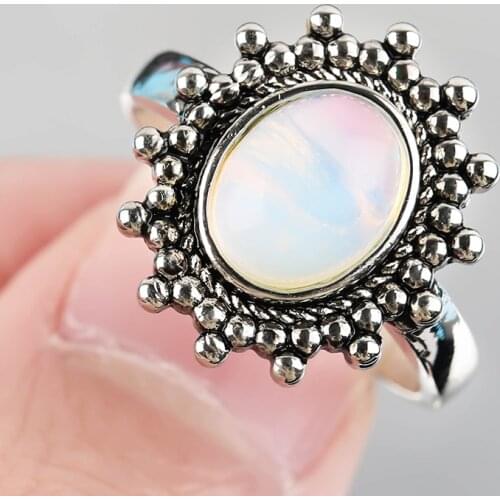 Fashion Oval Opal Rings for Women Antique Silver Color Flower Moonstone Finger Ring Charm Wedding Party Jewelry Gift Wholesale