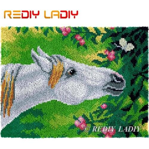 Latch Hook Kits DIY Carpet Rug White Horse Plush Wall Tapestry Kits Crochet Floor Mat Chunky Yarn Cushion Hobby & Crafts 81*61cm