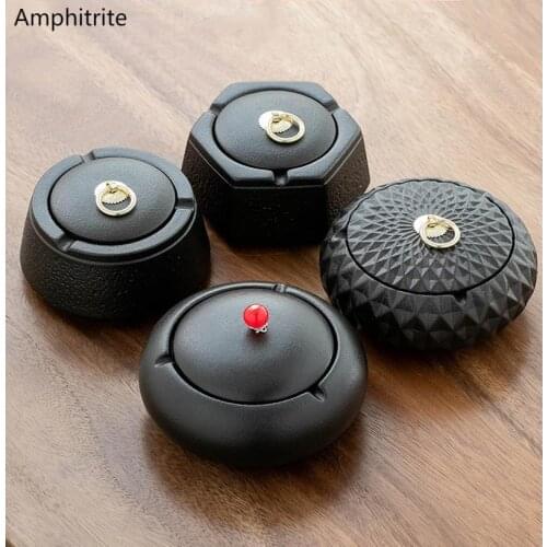 Wind Proof Round Cigar Ashtray Outdoor Accessories For Home Decoration Black Ceramics Portable Ashtray Office With Boyfriend Lid