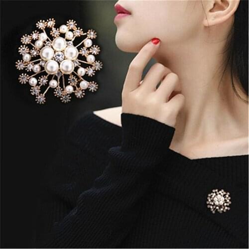 Flower Brooch Imitated Pearl Flora Pin Crystal Rhinestones Brooches Pins for Women Wedding Bouquets Party Jewelry Corsage Gifts