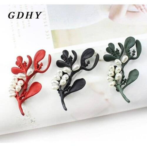 GDHY Fashion Mistletoe Brooch lifelike Mistletoe pearl Baking paint Plant Brooch for Women Metal Flower Christmas Jewelry Gift