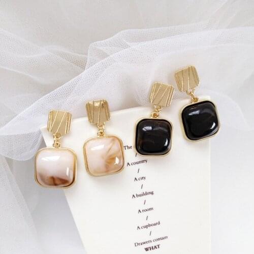 Womens Clip On Earrings Retro Square Geometric Dangle Ladies Clip Earring No Piercing Resin Vintage Trendy Jewelry For Women