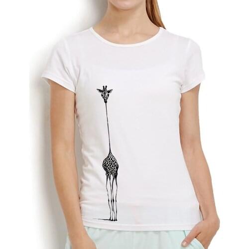 Giraffe alone on her way cute t shirt Women fashion tops tees simple style Short Sleeve O-Neck girls casual tshirt