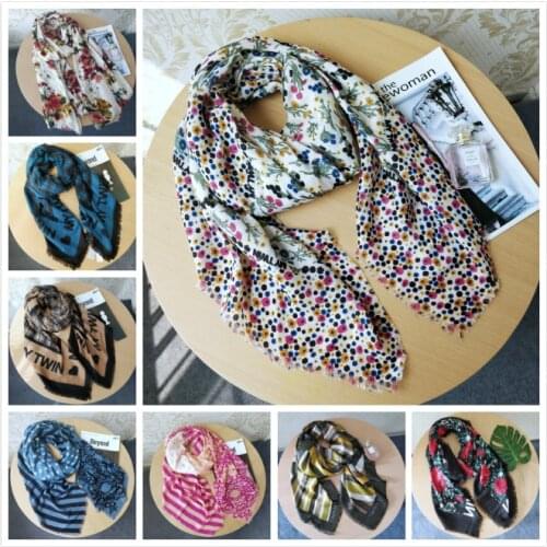 2020 Ltaly For Ladies Fashion is Super Beautiful Print Color Ring Scarf Big Square Satin