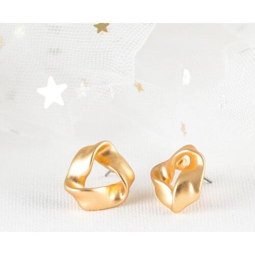 Hot Selling New Fashion Simple Creative Design Alloy Twist Hollow Stud Earrings Jewelry for Women