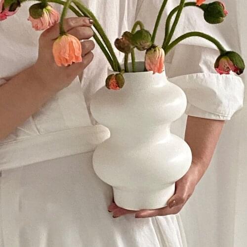 Modern and simple white circle vase ornaments Nordic home matte white cute fat vase ornaments creative ceramic crafts ornaments