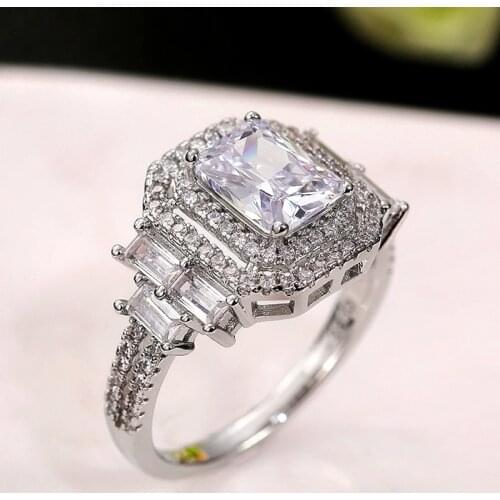 Huitan Luxury Rectangular Cut CZ Engagement Rings Women Brilliant Proposal Ring for Girlfriend High Quality Silver Color Jewelry